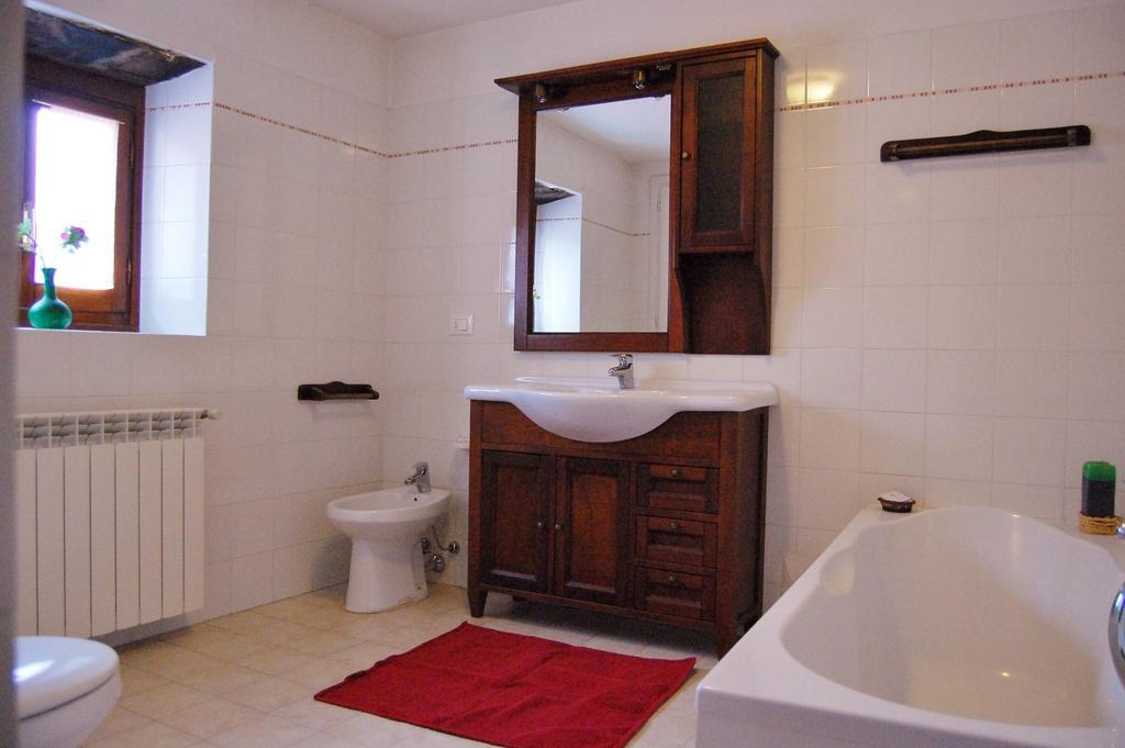 Villa Casa Webb Bagni di Lucca Camera foto
