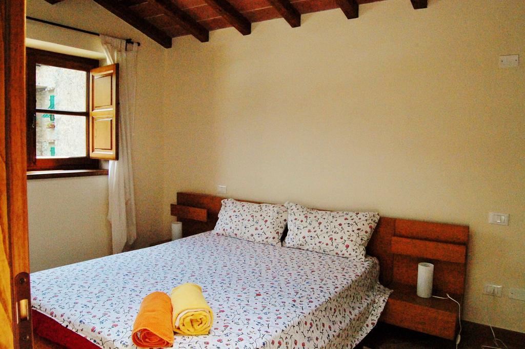 Villa Casa Webb Bagni di Lucca Camera foto