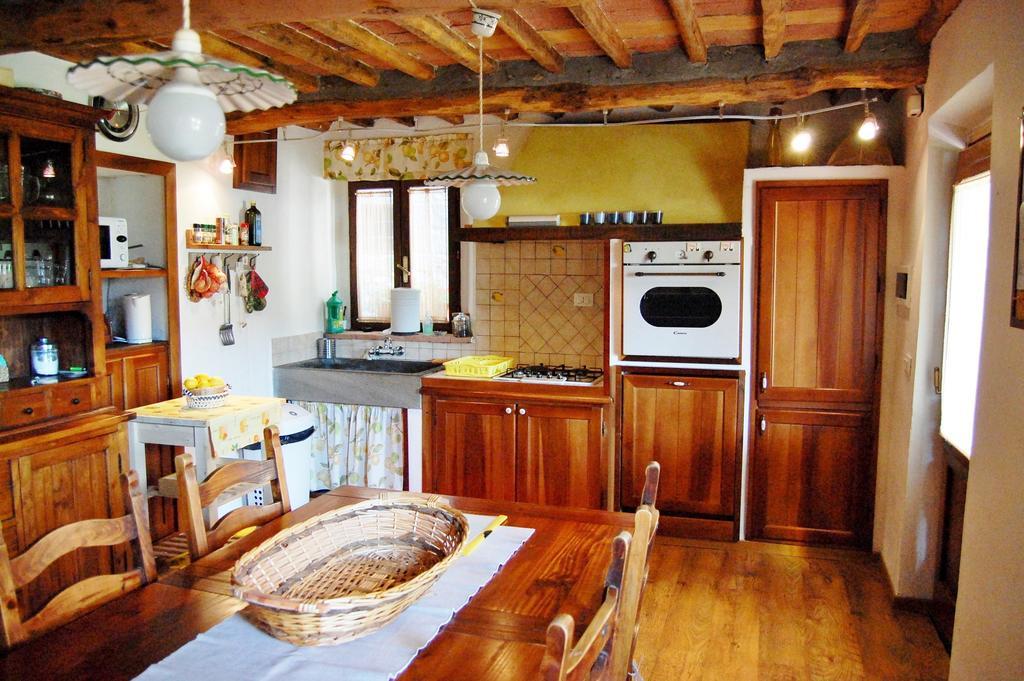 Villa Casa Webb Bagni di Lucca Camera foto